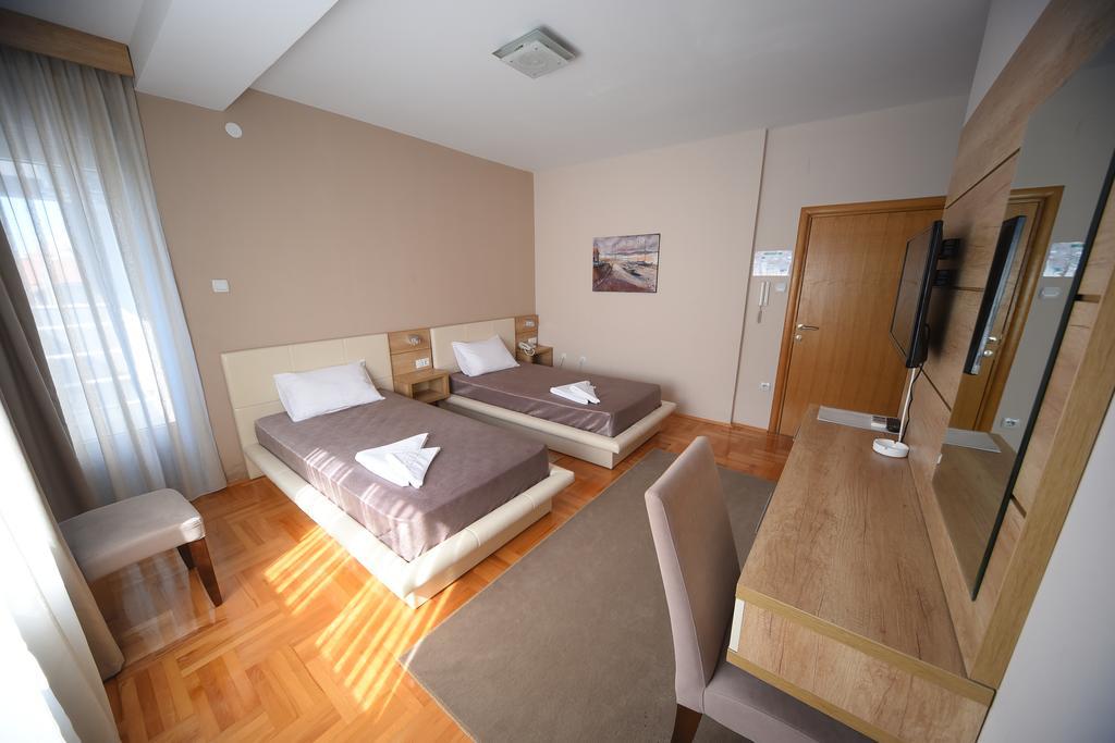 Garni Uni Elita Lux Hotel Ni Екстериор снимка